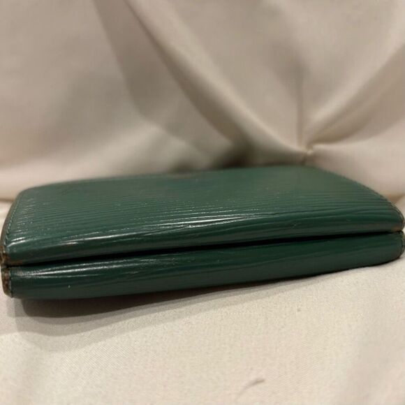 Vintage Louis Vuitton Green Epi Leather Portefeiulle Elise Wallet - Picture 6 of 11